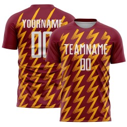 Benutzerdefiniertes purpurrotes weiß-goldenes Sublimations-Fußballtrikot in Zickzack-Form Benutzerdefiniertes purpurrotes weiß-goldenes Sublimations-Fußballtrikot in Zickzack-Form