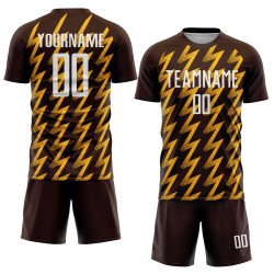 Benutzerdefiniertes braun-weiß-goldenes Sublimations-Fußballtrikot in Zickzack-Form Benutzerdefiniertes braun-weiß-goldenes Sublimations-Fußballtrikot in Zickzack-Form